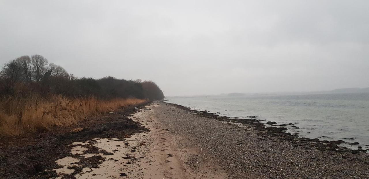 Gemuetliche Ferienunterkunft Direkt Am Meer Holnis Esterno foto