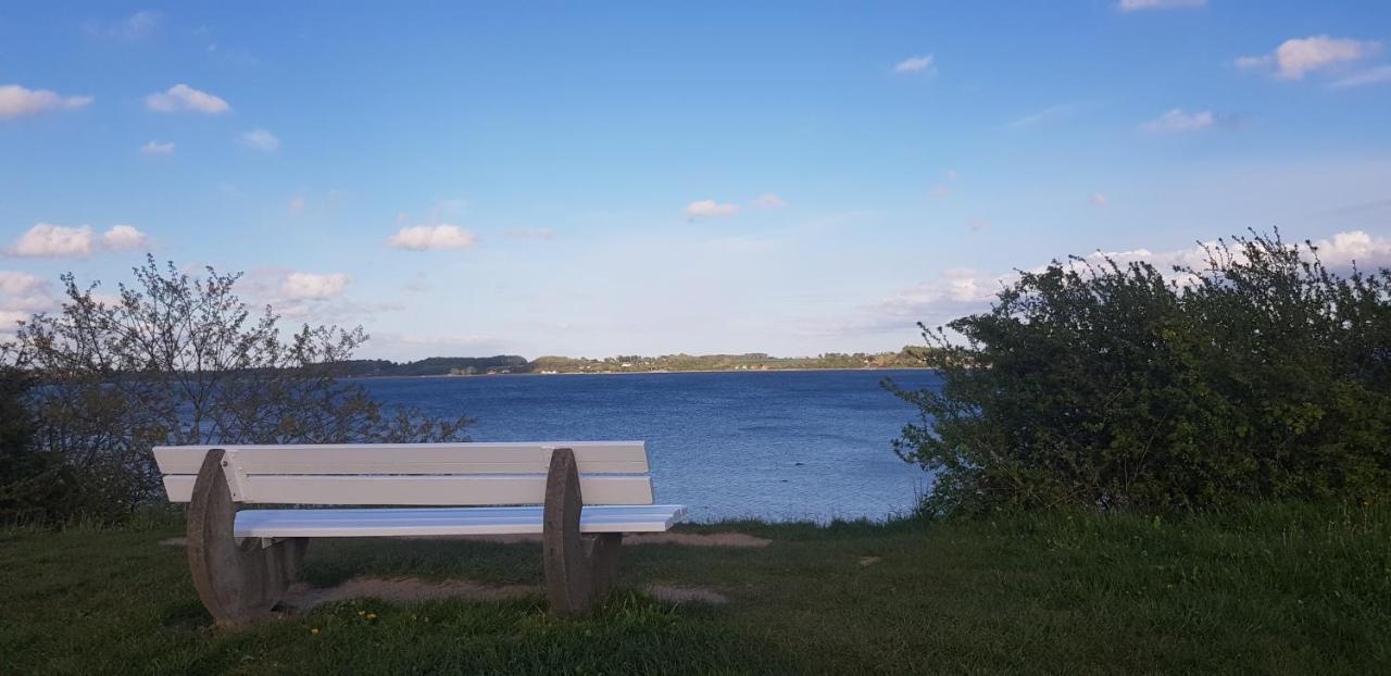 Gemuetliche Ferienunterkunft Direkt Am Meer Holnis Esterno foto
